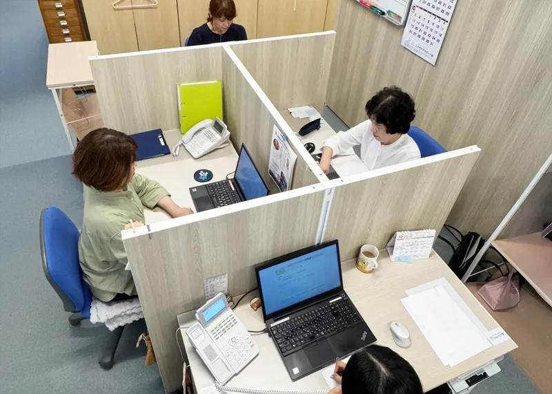 事務所での相談風景